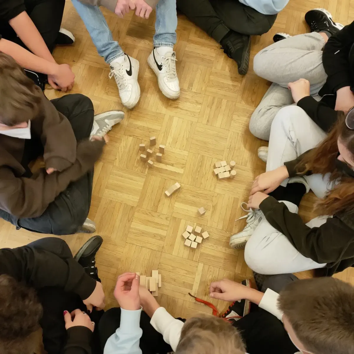 Angebot für Soziale Einrichtungen. Coaching & Training Angebote für Kita, Schule & Bildungseinrichtungen generell. Verbeesserung der Kommunikationsfähigkeit, Konfliktlösung und des Arbeitsklimas.